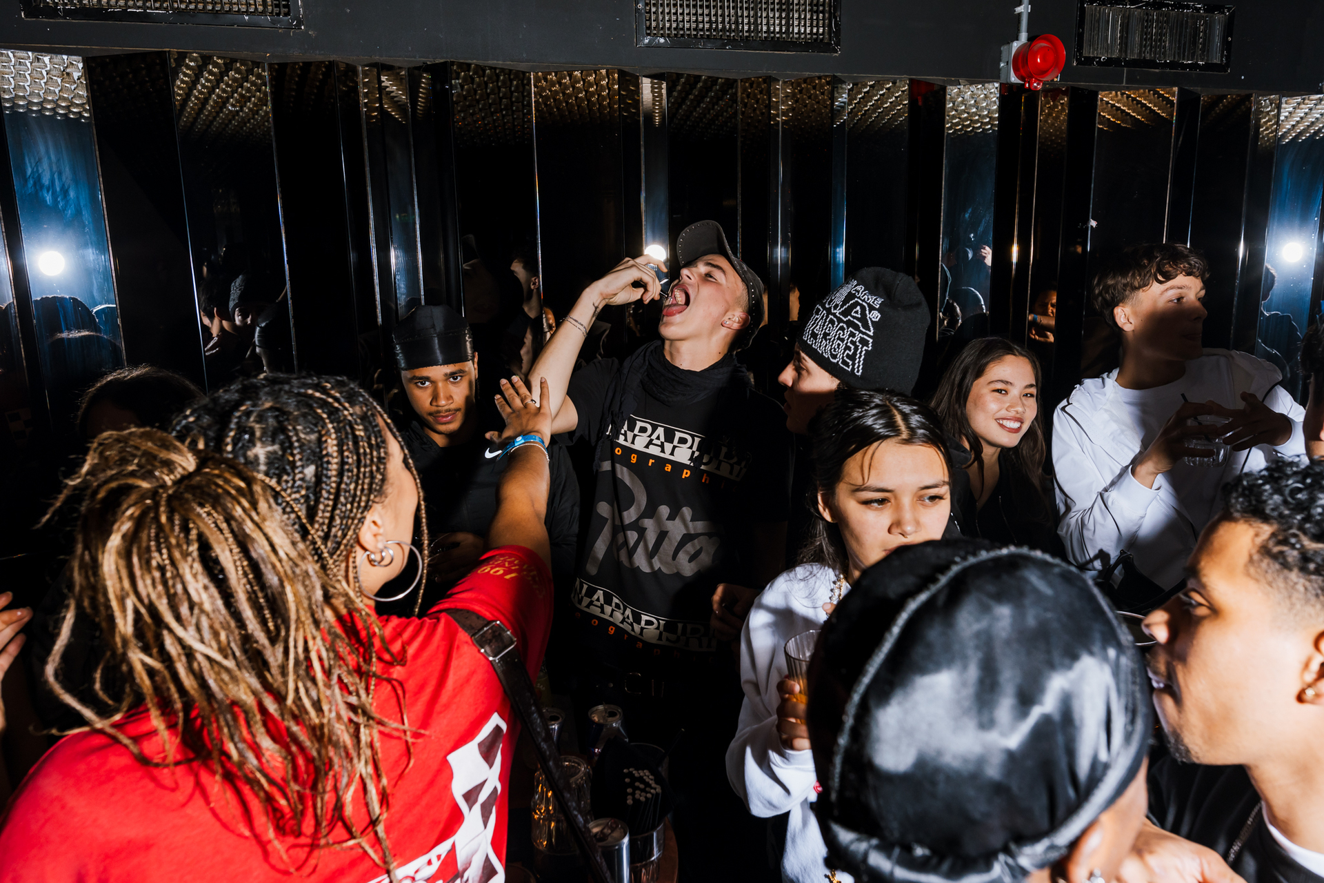 VeryImportantPlace_2_FloraMaduSachaHoebergen_BS2A5568-1731585837