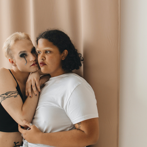 Transgender personen over naar buiten gaan als hun echte ‘ik’: “Ik was bang dat ik op een man met make-up zou lijken”