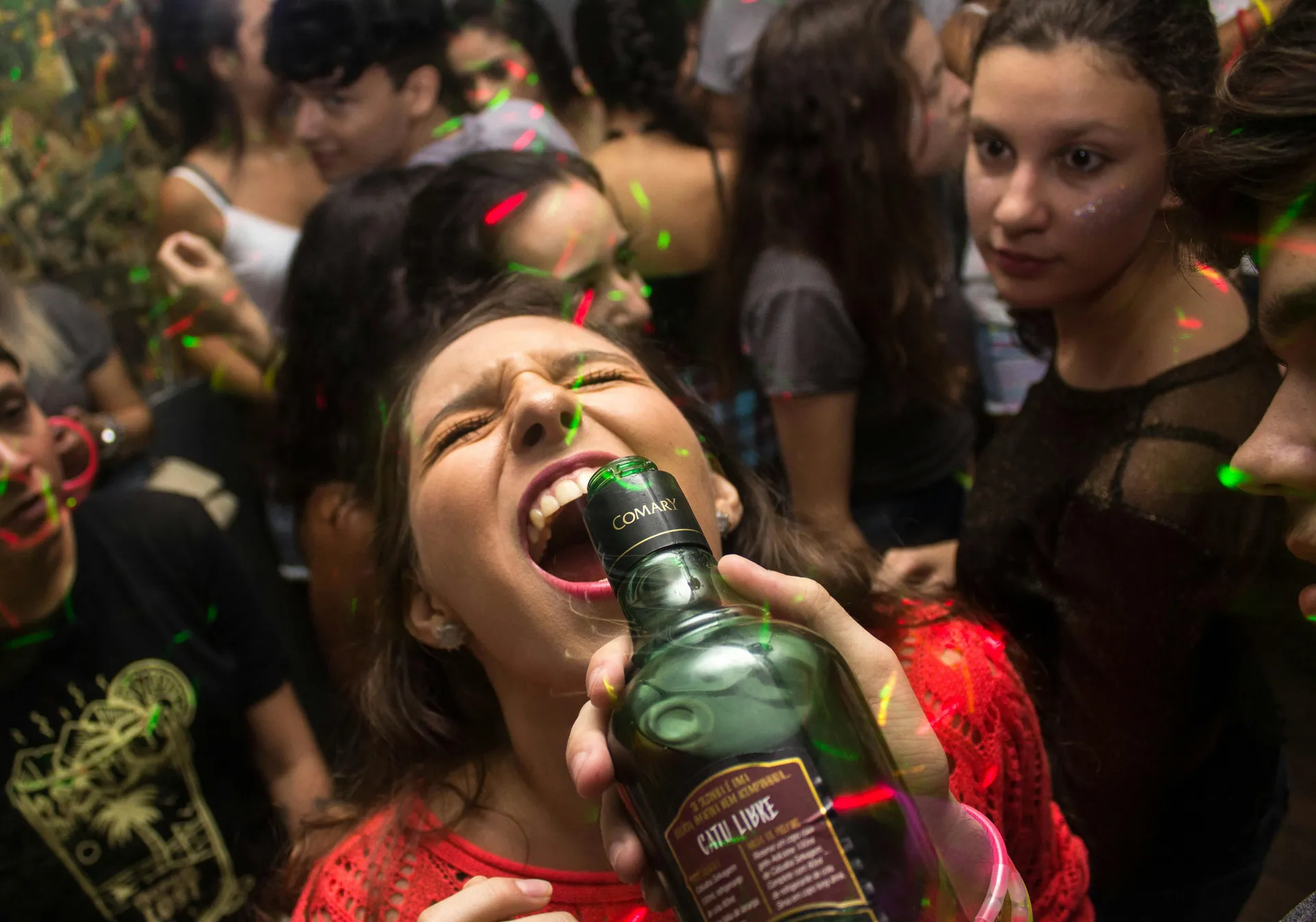 Afbeelding van Jullie bezopen carnavalsverhalen: “Ik heb tijdens mijn werk met acht meiden gezoend”