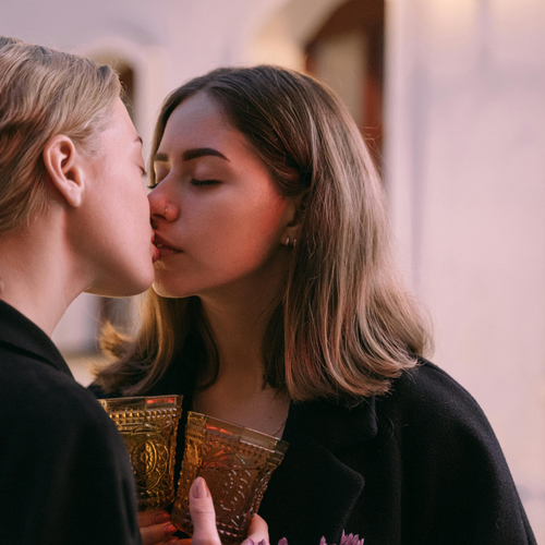 Jullie geilste queer-seksverhalen: “Het was mijn eerste biseksuele ervaring”