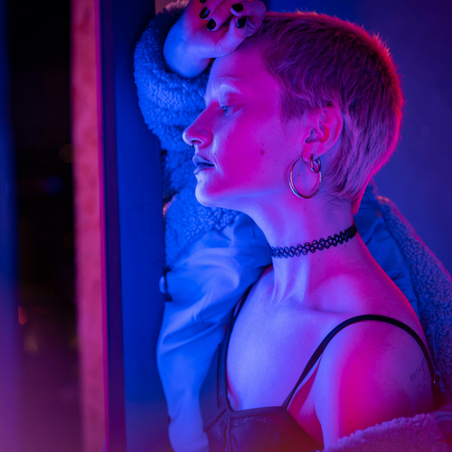 Aseksualiteit vaak verkeerd begrepen in de zorg: “Een psycholoog raadde aan om meer te gaan zoenen”